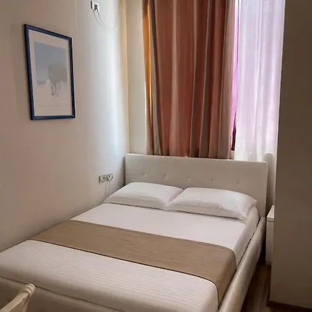 British 3* Himarë