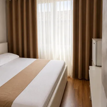 Otel British Himarë